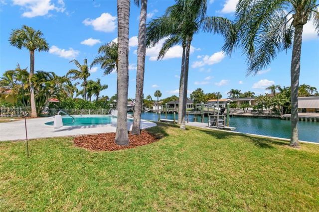 3945 VERSAILLES DRIVE, Tampa, FL 33634
