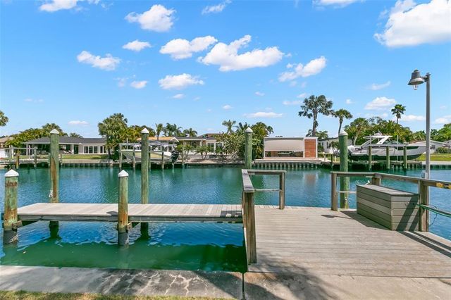 3945 VERSAILLES DRIVE, Tampa, FL 33634