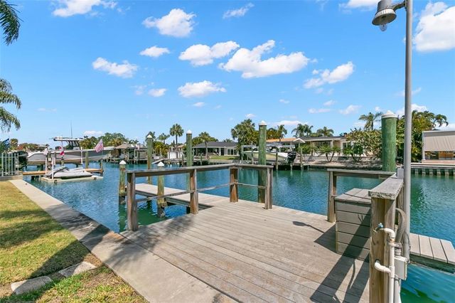 3945 VERSAILLES DRIVE, Tampa, FL 33634