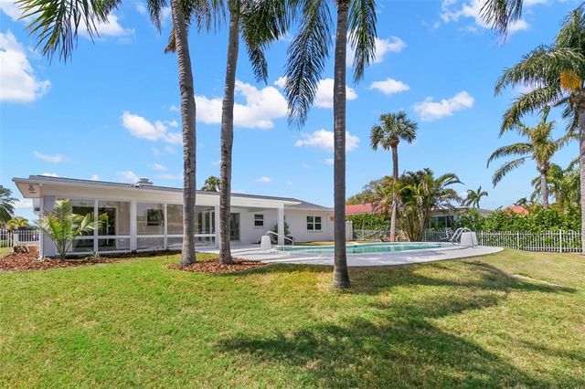 3945 VERSAILLES DRIVE, Tampa, FL 33634