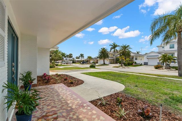 3945 VERSAILLES DRIVE, Tampa, FL 33634