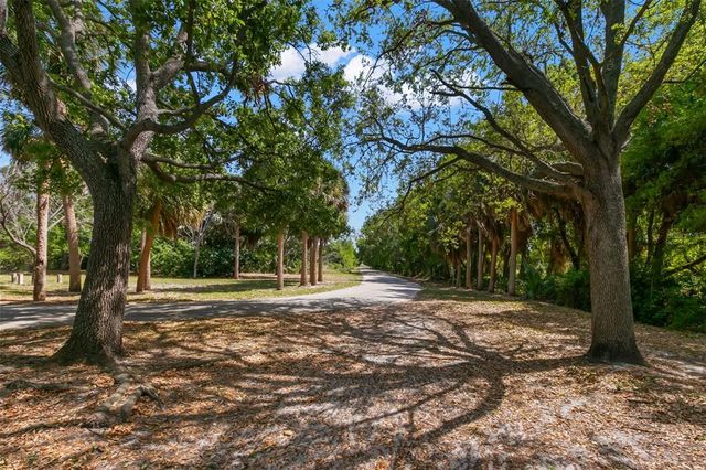 3945 VERSAILLES DRIVE, Tampa, FL 33634