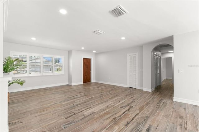 3945 VERSAILLES DRIVE, Tampa, FL 33634