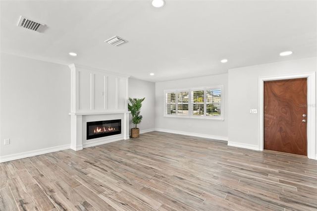 3945 VERSAILLES DRIVE, Tampa, FL 33634