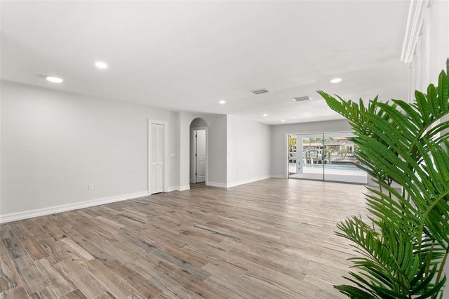 3945 VERSAILLES DRIVE, Tampa, FL 33634