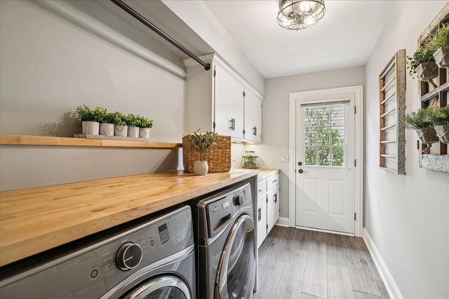 2496 Emerald Lane, Lindenhurst, IL 60046