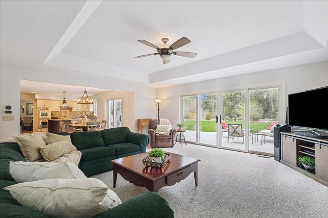 2496 Emerald Lane, Lindenhurst, IL 60046