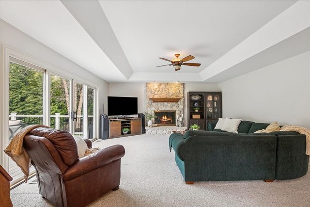 2496 Emerald Lane, Lindenhurst, IL 60046