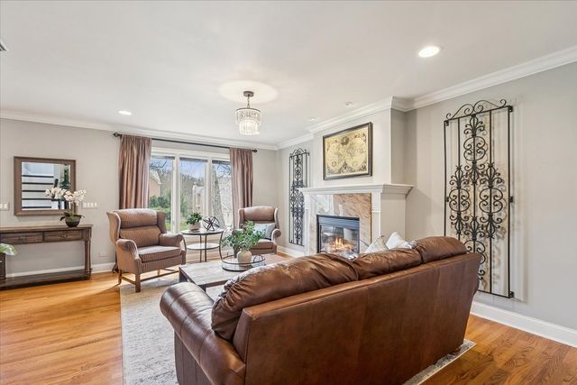 2496 Emerald Lane, Lindenhurst, IL 60046