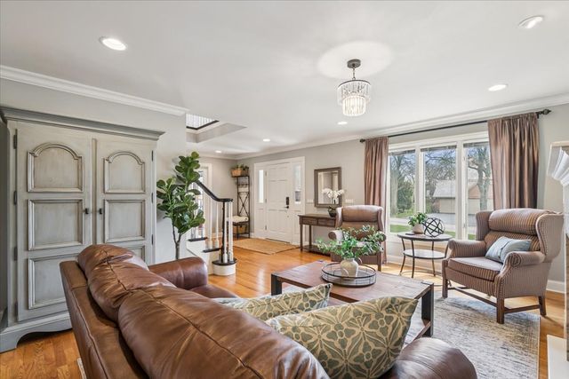 2496 Emerald Lane, Lindenhurst, IL 60046