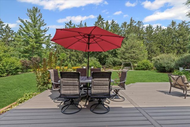 2496 Emerald Lane, Lindenhurst, IL 60046