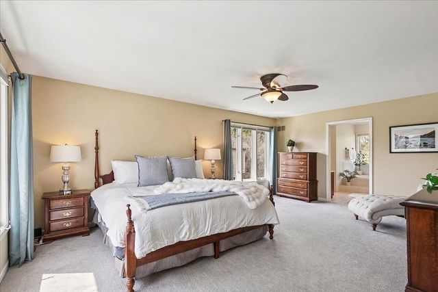 2496 Emerald Lane, Lindenhurst, IL 60046