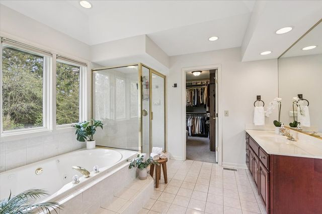 2496 Emerald Lane, Lindenhurst, IL 60046