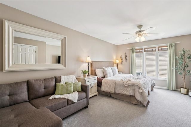 2496 Emerald Lane, Lindenhurst, IL 60046