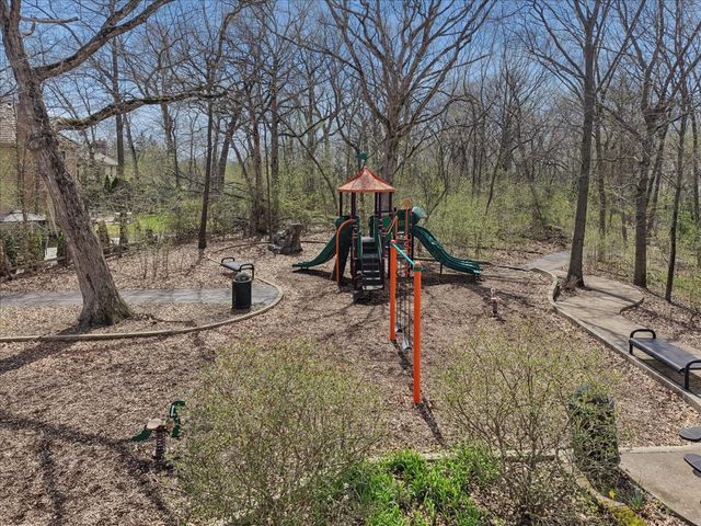 2496 Emerald Lane, Lindenhurst, IL 60046