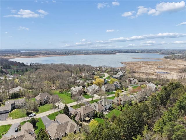 2496 Emerald Lane, Lindenhurst, IL 60046