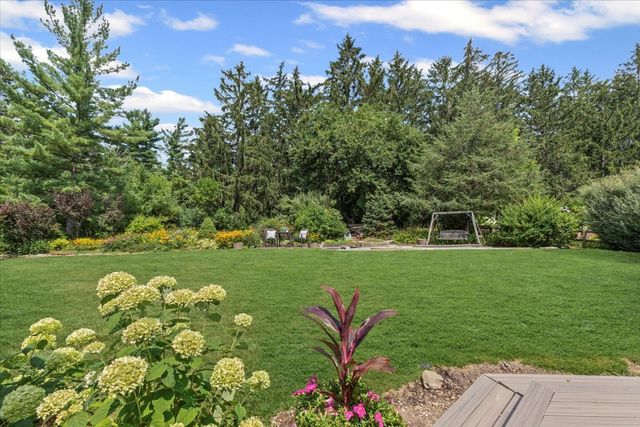 2496 Emerald Lane, Lindenhurst, IL 60046