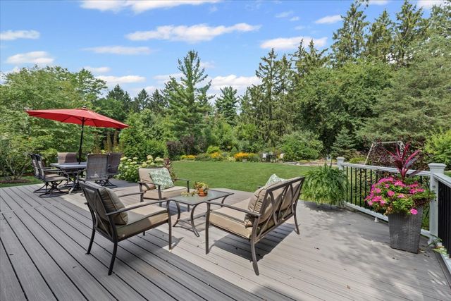 2496 Emerald Lane, Lindenhurst, IL 60046