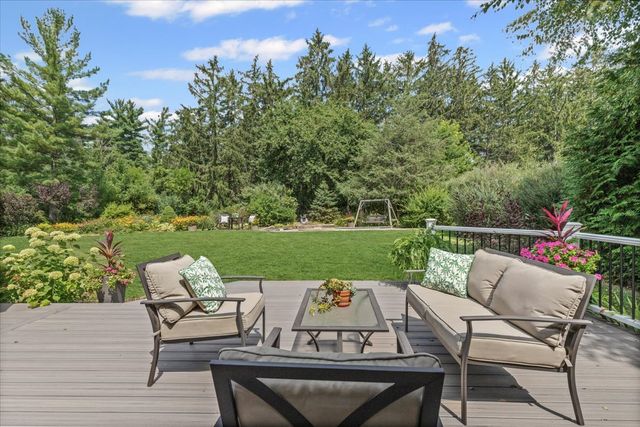 2496 Emerald Lane, Lindenhurst, IL 60046