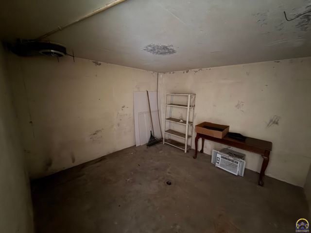 1106 NW Jackson ST, Topeka, KS 66608