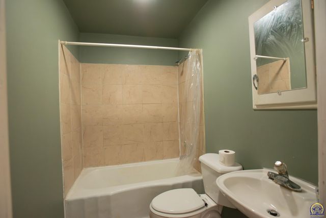 1106 NW Jackson ST, Topeka, KS 66608