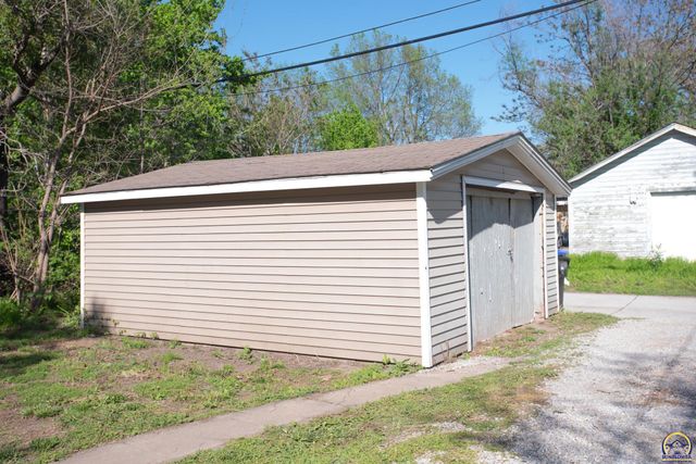 1106 NW Jackson ST, Topeka, KS 66608