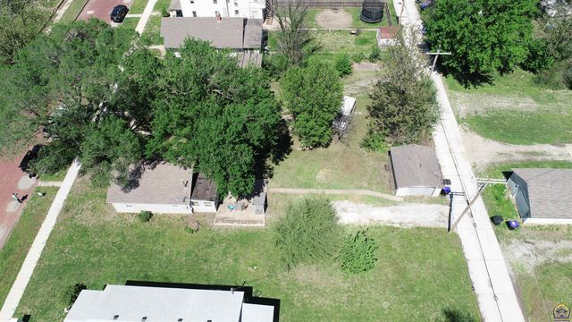 1106 NW Jackson ST, Topeka, KS 66608
