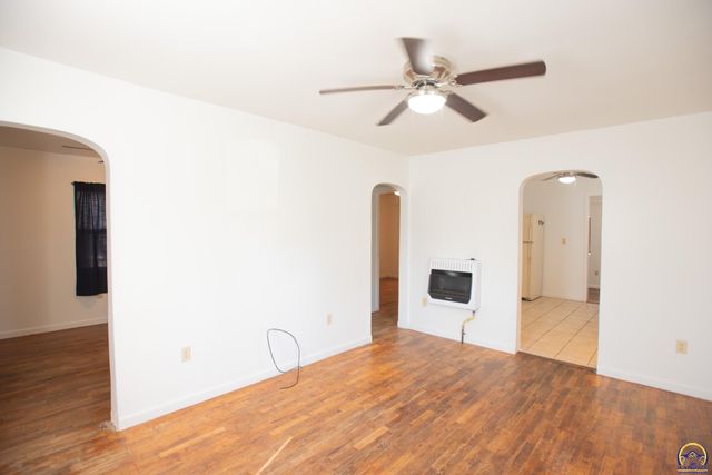 1106 NW Jackson ST, Topeka, KS 66608
