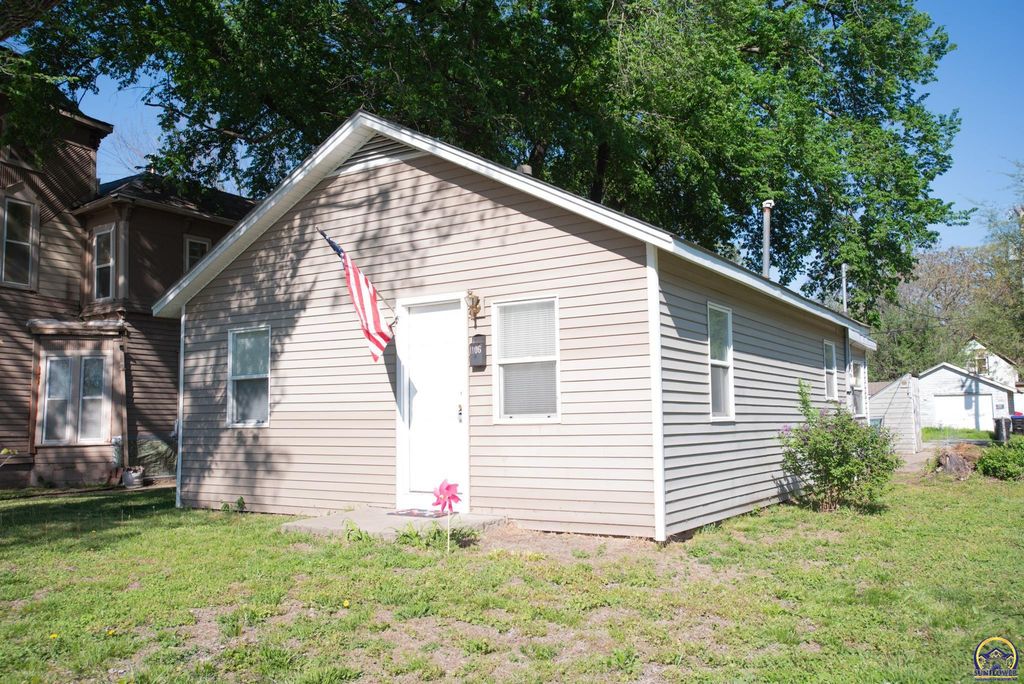 1106 NW Jackson ST, Topeka, KS 66608