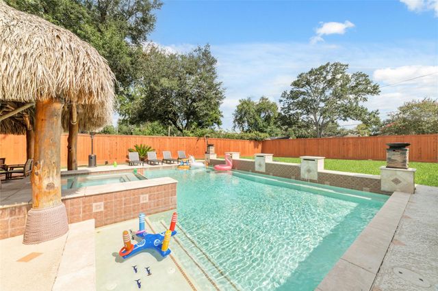 5727 Capello Dr, Houston, TX 77035