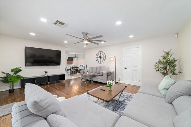 5727 Capello Dr, Houston, TX 77035