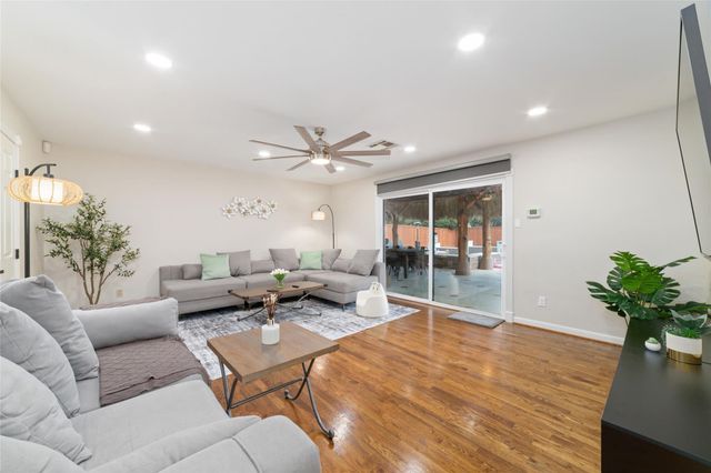 5727 Capello Dr, Houston, TX 77035