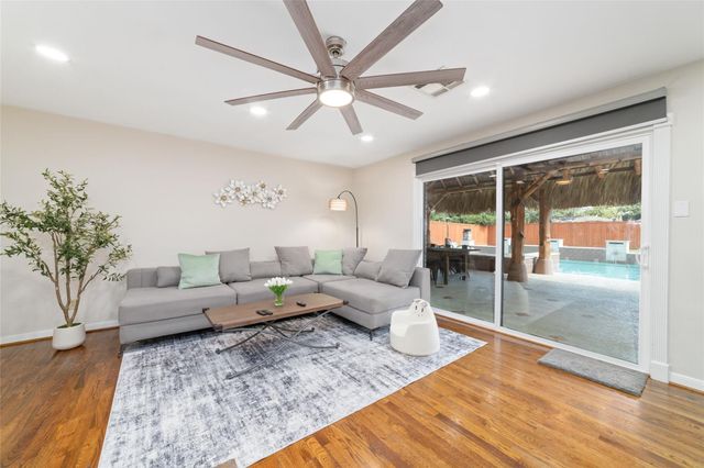 5727 Capello Dr, Houston, TX 77035