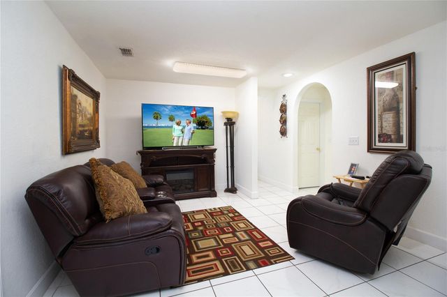 6914 N HIMES AVE, Tampa, FL 33614