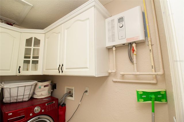 6914 N HIMES AVE, Tampa, FL 33614