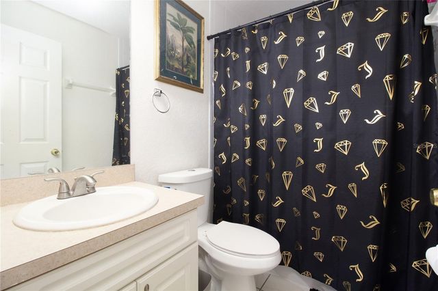 6914 N HIMES AVE, Tampa, FL 33614