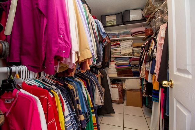 6914 N HIMES AVE, Tampa, FL 33614