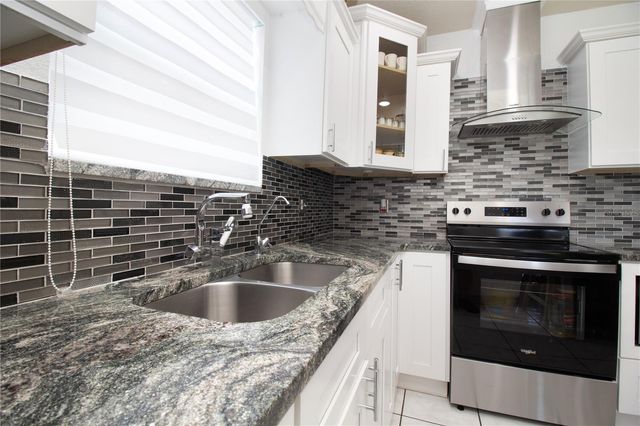 6914 N HIMES AVE, Tampa, FL 33614