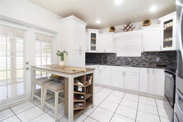 6914 N HIMES AVE, Tampa, FL 33614