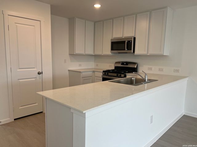 523 Layne Overlook, San Antonio, TX 78253