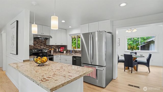 3401 NE 8th Street, Renton, WA 98056