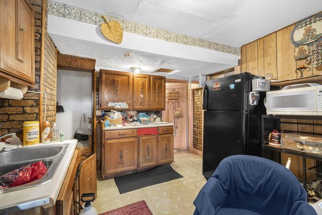 831 Silverbrook DRIVE, West Bend, WI 53090