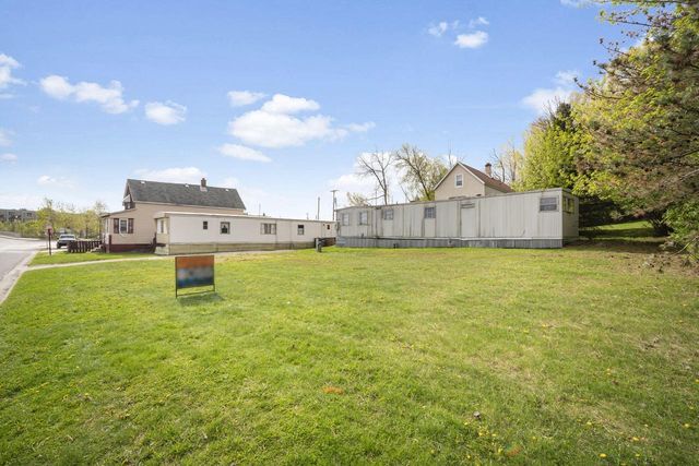831 Silverbrook DRIVE, West Bend, WI 53090