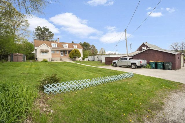 831 Silverbrook DRIVE, West Bend, WI 53090