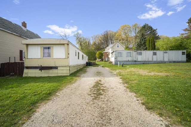 831 Silverbrook DRIVE, West Bend, WI 53090