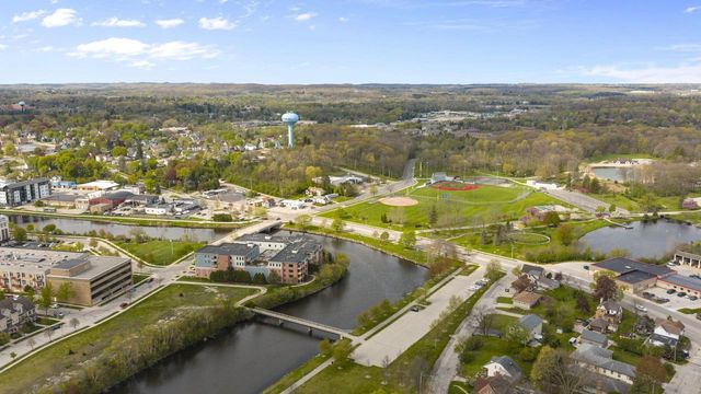 831 Silverbrook DRIVE, West Bend, WI 53090