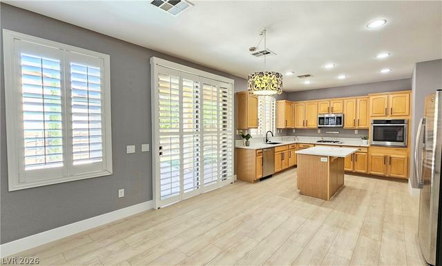 326 Carlisle Crossing Street, Las Vegas, NV 89138