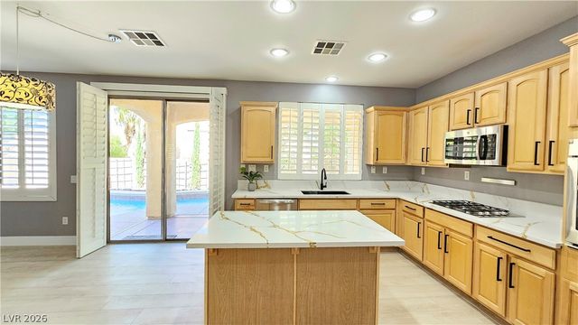326 Carlisle Crossing Street, Las Vegas, NV 89138