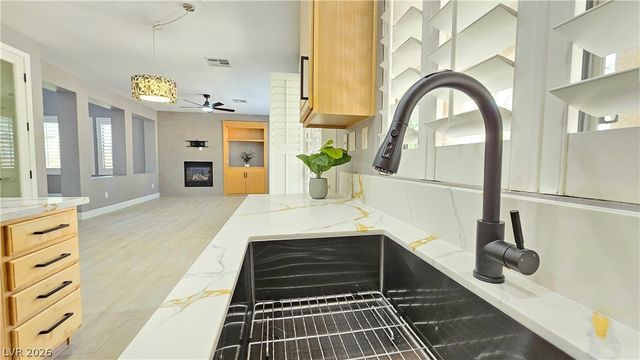 326 Carlisle Crossing Street, Las Vegas, NV 89138