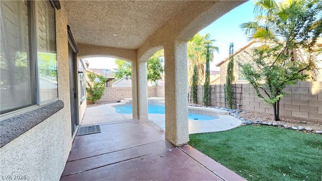 326 Carlisle Crossing Street, Las Vegas, NV 89138
